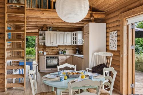 Log Cabin 5 Min to Fjord Beach with Beautiful Field Views in Mosebolle