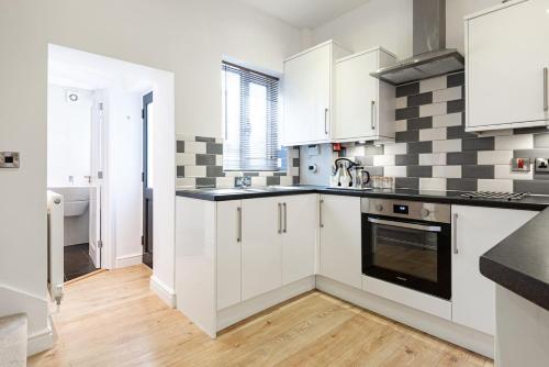 2 Bedroom Terrace Cottage, Parking And River Walks - 슈루즈베리