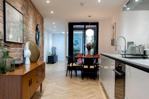 2 Bedroom Stylish Townhouse - Free Parking gîte à louer Shrewsbury
