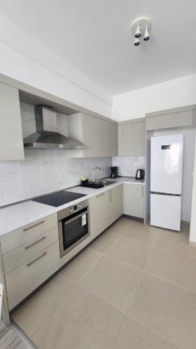 PMTR Luxury 1BR Apartment with Sea View in Bar - image 2