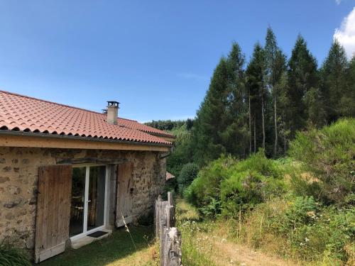 Le Four des Garniers La maison en pierres au bout du chemin