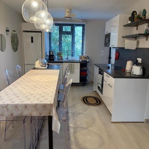 Les Cerisiers - Beach Apartment with Pool, Few Steps to the Beach 5