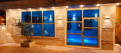 สระว่ายน้ำ, Top "OverView" Resort اطلالة القمة in อัญลูน