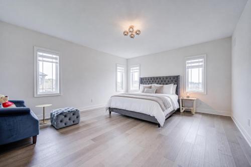 Bright New 5BR 3BA Sweet Home in Newmarket (ON)
