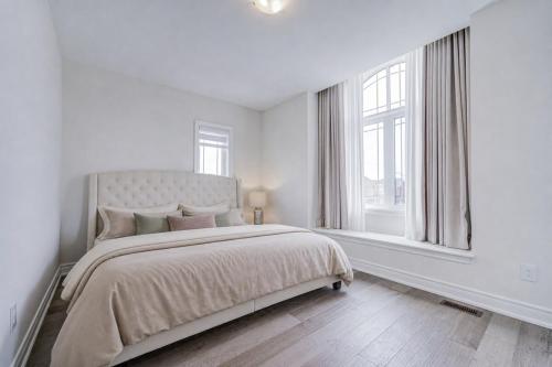 Bright New 5BR 3BA Sweet Home in Newmarket (ON)