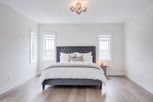 Bright New 5BR 3BA Sweet Home in Newmarket (ON)