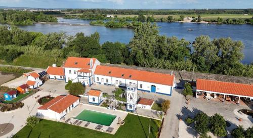 Marchanta Riverside Hotel