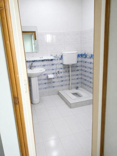 Spacious 2 Bed Room Home Attached Baths, Lounge & Kitchen in Abbottabad