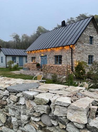 Nordic Stone House - Lummelunda Caves in Nyhamn