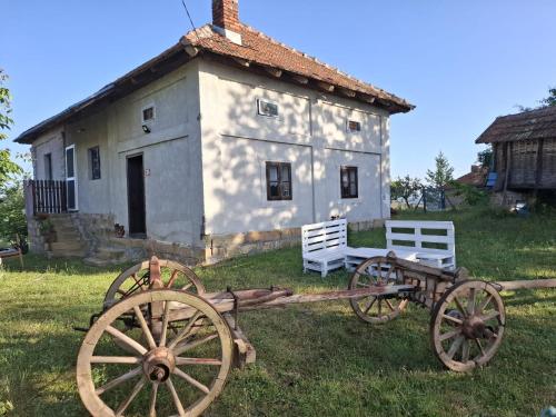 . Dragačevska kuća na bregu- Heritage House