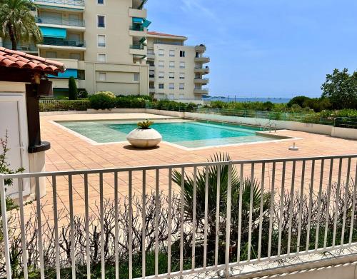 Antibes les pins 2 pièces Terrasse Piscine