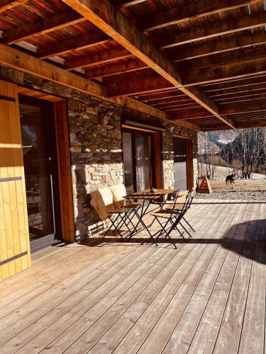 Chalet au pied des montagnes
