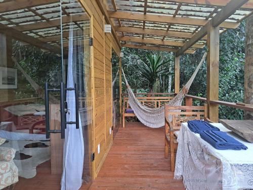 Balcony/terrace, Chale1 Kaza Morfeu conforto casal Vargem Grande RJ in Vargem Grande