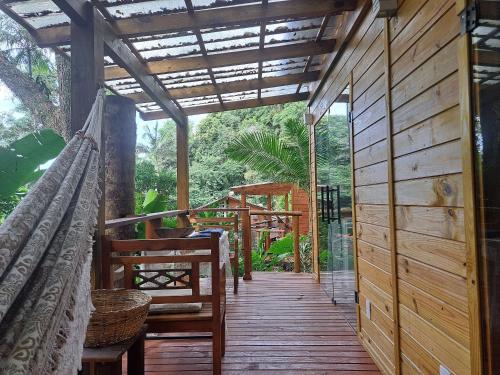Balcony/terrace, Chale1 Kaza Morfeu conforto casal Vargem Grande RJ in Vargem Grande