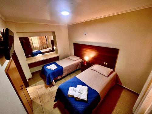 2 twin beds
