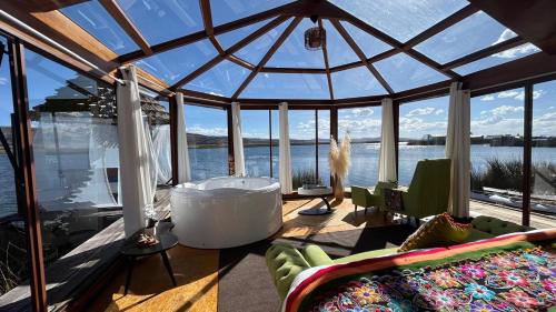 TiticacaMarkaLodge in Uros Islands