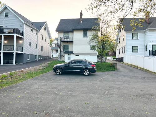 Newly renovated 4 bedroom apartment near downtown. in Montclair (NJ)