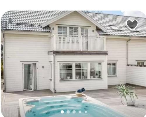 Villa Kungalv Charge your electric car for free ,Jacuzzi