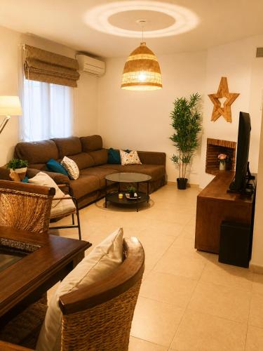 Casa familiar con patio privado y piscina comunitaria cerca de la playa, Malaga (zdjęcie 3)