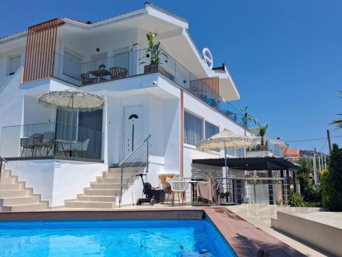 Exterior view of Kapahi Suites Apartments Potos
