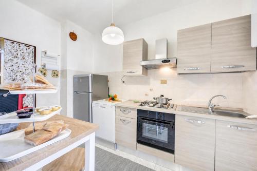 virtuve, La Casa di Guido: Ski, Hike, Lake Trips - Happy Rentals in Trontano