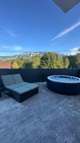 La Villa Évasion Lake View Spa Jacuzzi Fitness (La Villa Evasion Lake View Spa Jacuzzi Fitness) in Lepin-le-Lac