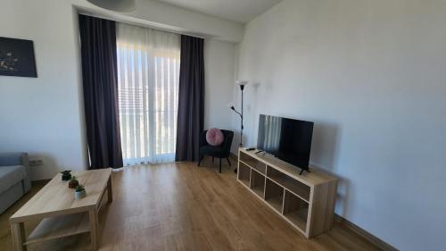 PMTR BAR Luxury Sea View 2BR Apartment Modern Pool Parking - image 5