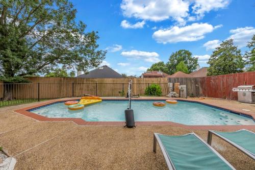 The Sandcastle 10 PPL, Pool, Games, BBQ, Yard in Mesquite (TX)