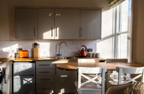 Harrogate Elite Self Contained Apartments - image 13