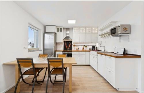For Business, Families, by Messe Munich ICM, direct Metro 15 min to CityCenter, Oktoberfest, 2-BedRoom full 2-BathRoom, free Parking, Balcony in Feldkirchen, Deutschland