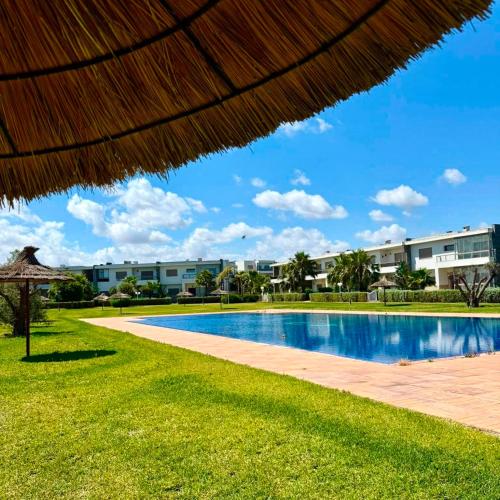 Villa SILYA 4 chambres piscine privée à 40 min de Casablanca (Villa SILYA 4 chambres piscine privee a 40 min de Casablanca) in ซิดิราฮัล