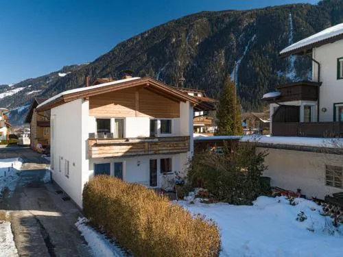 Regenbogenhaus in Mayrhofen, Österreich