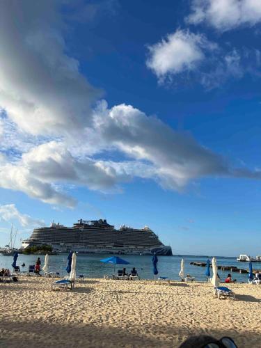 Tropical Breeze Villa in Port Maria