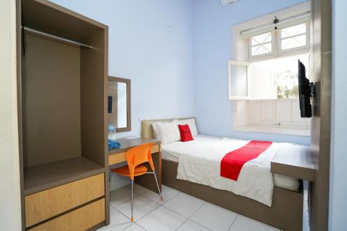 RedDoorz Near Stasiun Lawang