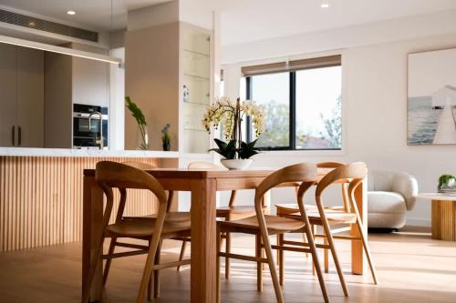 Elegant 3 Floor Balwyn Retreat with Lift & Parking in Balwyn