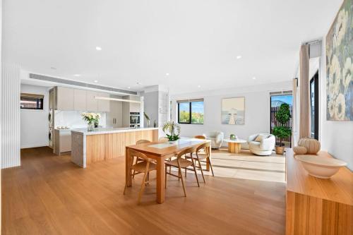 Elegant 3 Floor Balwyn Retreat with Lift & Parking in Balwyn