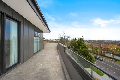 Elegant 3 Floor Balwyn Retreat with Lift & Parking in Balwyn