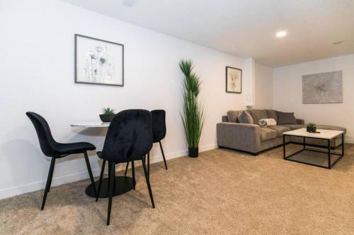 Cozy 2bd 10 min to Downtown Denver Fast Wifi - image 3