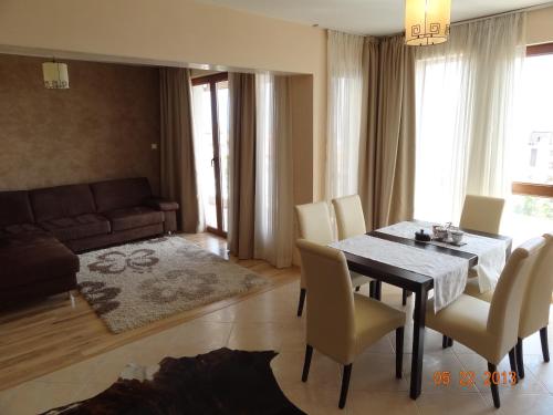 2 bedrooms, 3 beds