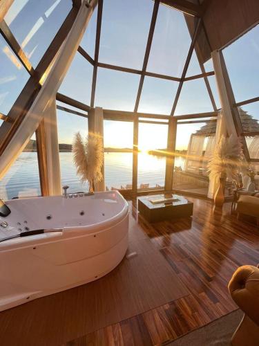 TiticacaMarkaLodge in Uros Islands
