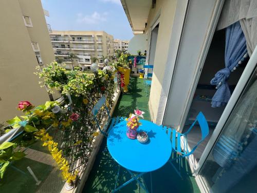 Balcony/terrace, Bel appartement vue piscine in Bouznika