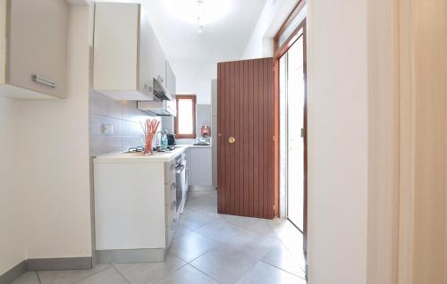 кухня, 1 Bedroom Gorgeous Home In Ascea in Ацеа