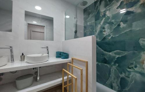 Amazing Apartment In Torremolinos With Wifi - image 3