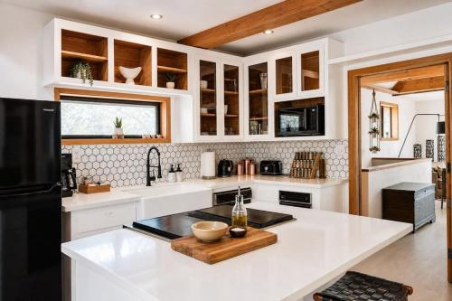 Romantic Forest Lovers Nest by Casa Oso in Bootjack (CA)