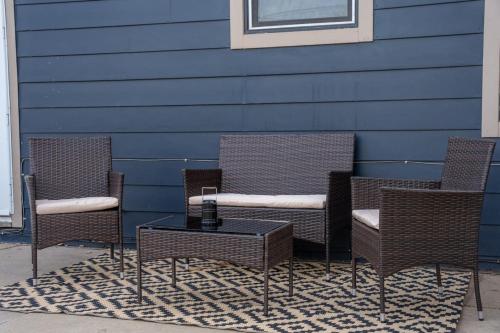Central Denver Hangout with Huge Backyard - image 3