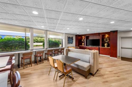Food and beverages, Comfort Inn Paramus - Hackensack in Paramus (NJ)