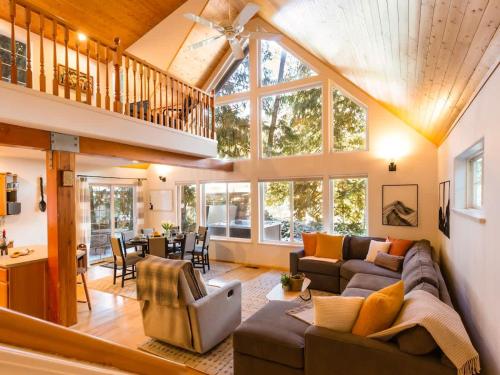 Yverin Muse Cabin - Glacier, WA
