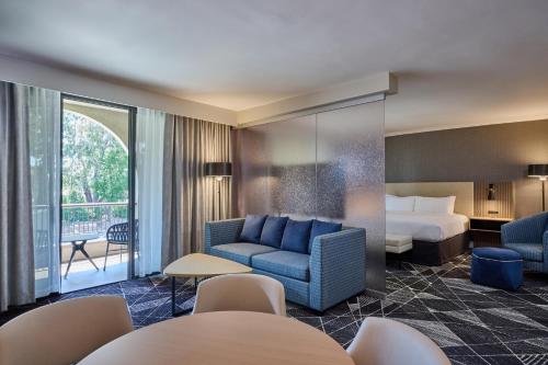 1 king bed, 1 sofa bed