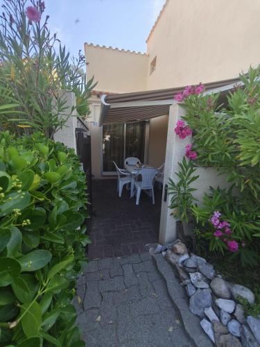 Maisonnette T2 bord de mer avec parking privé