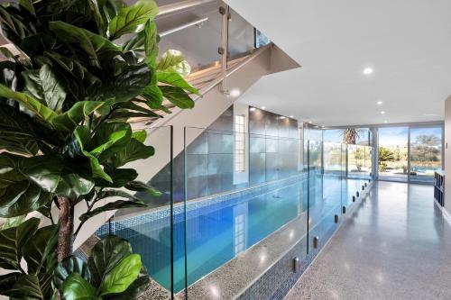 Peldbaseins, Lakeside Serenity in Hindmarsh Island sala